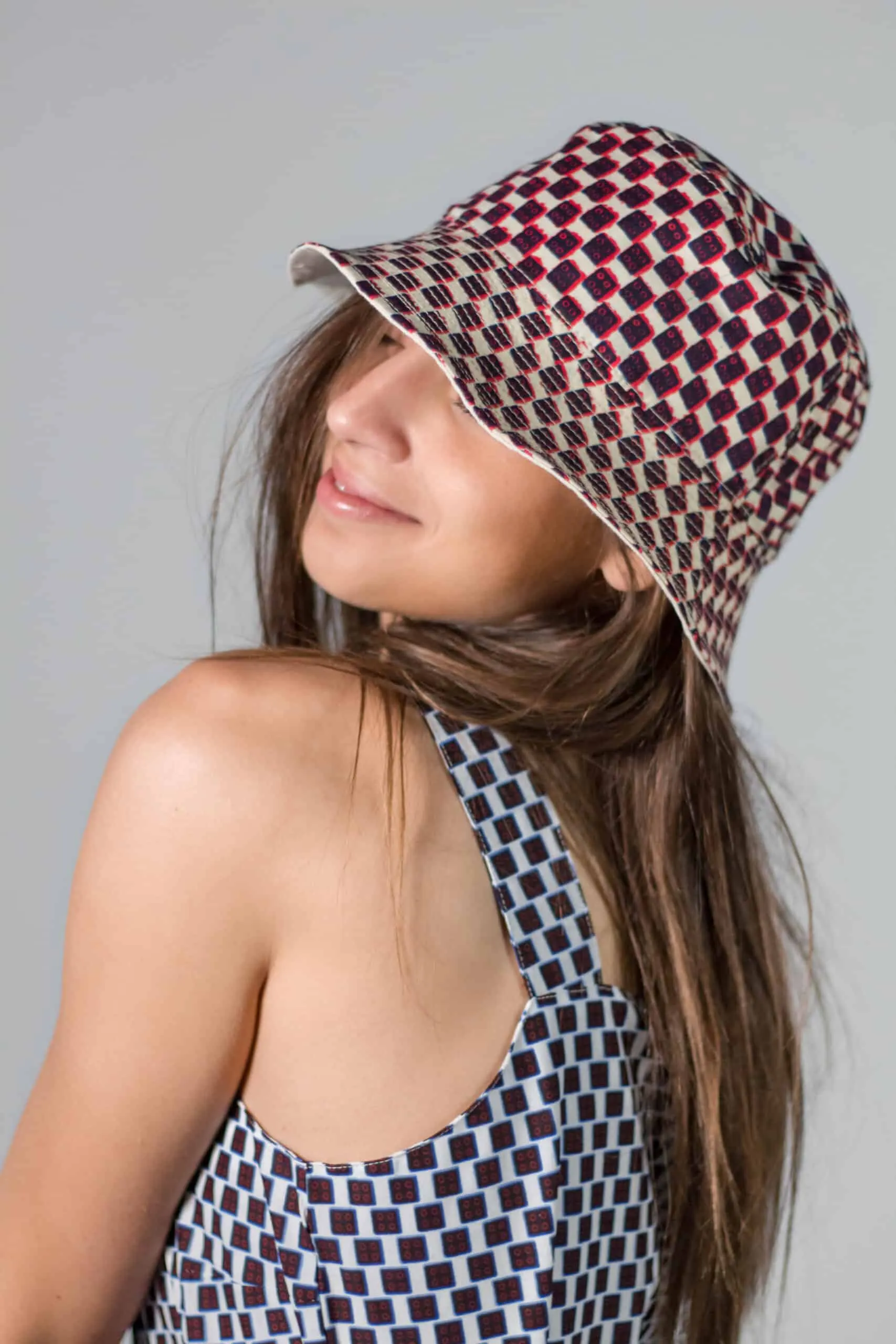 Accessoire de tête doré avec perles et strass, style traditionnel chic 