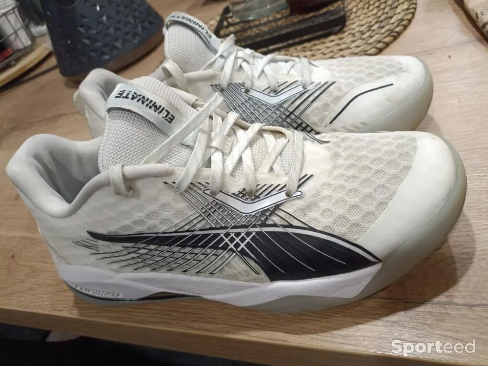 chaussures de handball  d'occasion Ajouté le : 19/10/2023