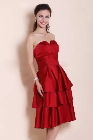 Robe chic rouge bustier empire jupe à volants courte